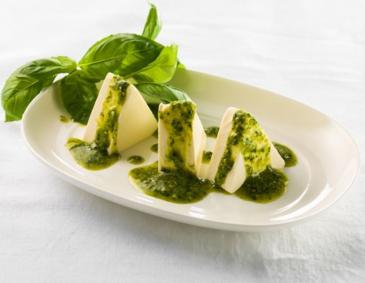Frischkäsemousse mit Kräuterpesto Frischkäsemousse mit Kräuterpesto