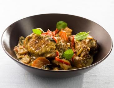 Indisches Hühnercurry mit Kokosmilch Indisches Hühnercurry mit Kokosmilch