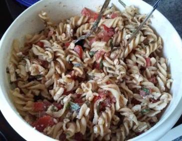 Nudelsalat mit Tomaten und Feta Nudelsalat mit Tomaten und Feta