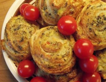 Oliven-Blätterteig-Schnecken Oliven-Blätterteig-Schnecken