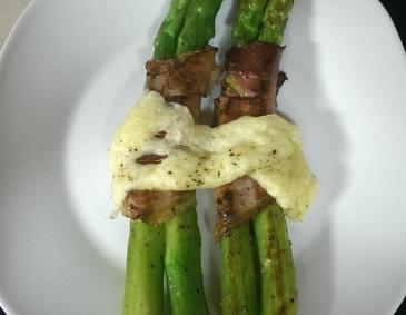 Überbackener Spargel mit Speck Überbackener Spargel mit Speck