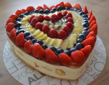 Sommerliche Joghurt-Topfentorte Sommerliche Joghurt-Topfentorte