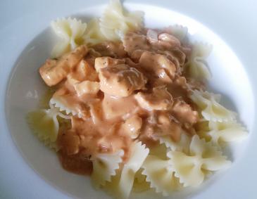 Nudeln mit Lachs-Obers-Soße Nudeln mit Lachs-Obers-Soße