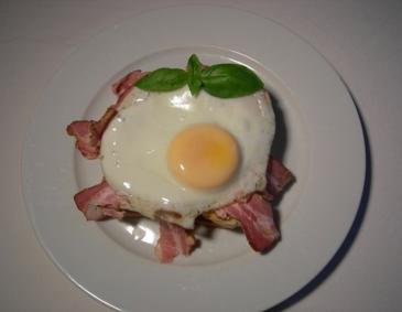 Spiegelei-Toast mit Käse Spiegelei-Toast mit Käse