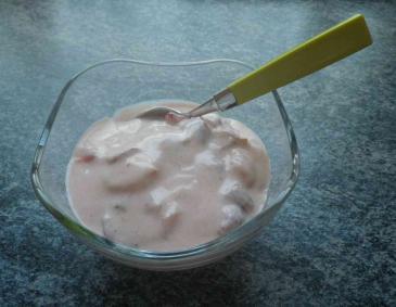 Joghurtcreme mit Erdbeeren und Marillen Joghurtcreme mit Erdbeeren und Marillen