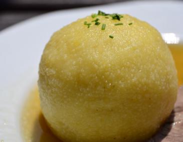 Kartoffelknödel von rohen und gekochten Kartoffeln Kartoffelknödel von rohen und gekochten Kartoffeln