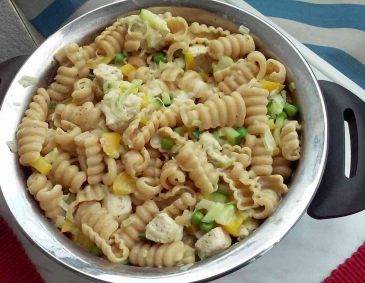 Pasta mit Hühnerfilet und Gemüse Pasta mit Hühnerfilet und Gemüse