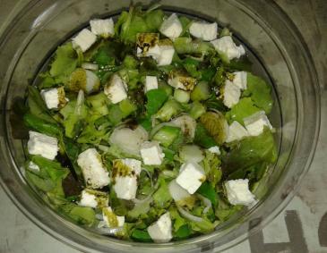 Eisbergsalat mit Schafkäse Eisbergsalat mit Schafkäse
