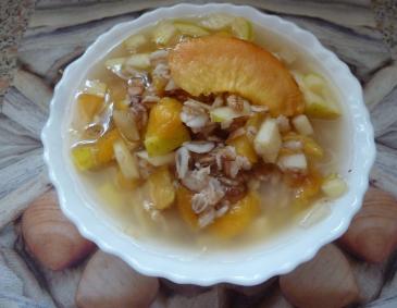 Vollkorn-Haferflocken-Obst-Brei Vollkorn-Haferflocken-Obst-Brei
