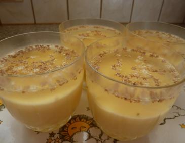 Puddingcreme mit Holunderblütengelee Puddingcreme mit Holunderblütengelee