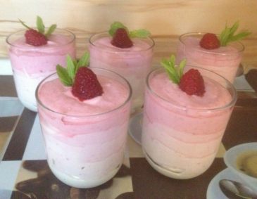 Topfen-Mascarpone-Himbeer-Creme im Glas Topfen-Mascarpone-Himbeer-Creme im Glas