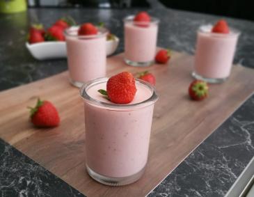 Erdbeer Buttermilch-Mousse Erdbeer Buttermilch-Mousse