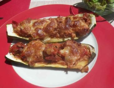 Gefüllte Zucchini mit Faschiertem und Mangold Gefüllte Zucchini mit Faschiertem und Mangold