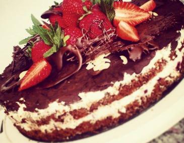 Glutenfreie Erdbeer-Nuss-Torte Glutenfreie Erdbeer-Nuss-Torte