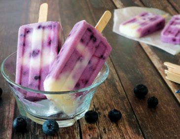 Heidelbeer-Joghurt-Eis am Stiel Heidelbeer-Joghurt-Eis am Stiel