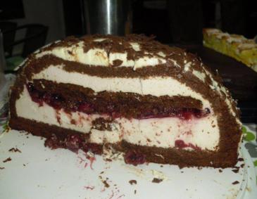 Schwarzwälderkirsch-Kuppeltorte Schwarzwälderkirsch-Kuppeltorte