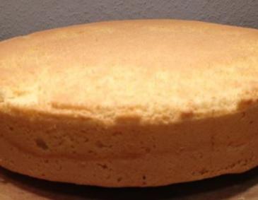 Hoher Biskuitkuchen Hoher Biskuitkuchen