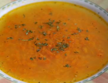 Karottensuppe mit Weizengrieß Karottensuppe mit Weizengrieß
