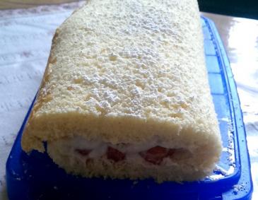 Joghurt-Erdbeer-Roulade Joghurt-Erdbeer-Roulade
