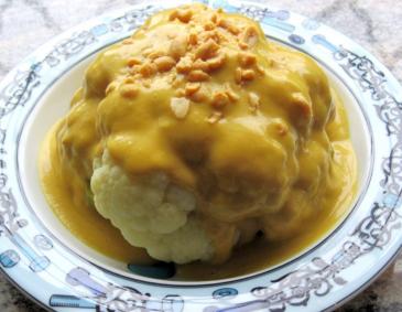 Karfiol mit Erdnuss-Sauce Karfiol mit Erdnuss-Sauce
