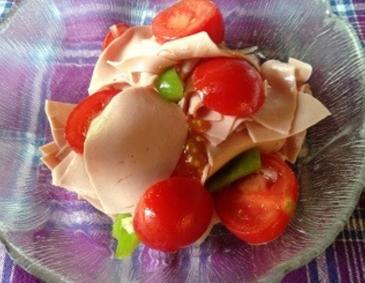 Wurstsalat mit Cherrytomaten und Fenchel Wurstsalat mit Cherrytomaten und Fenchel
