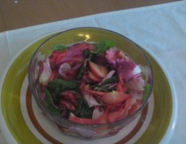 Erdbeer-Rosen-Drink mit Minze Erdbeer-Rosen-Drink mit Minze