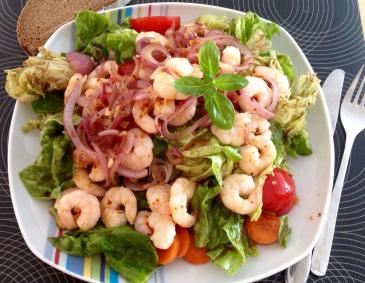 Sommersalat mit Garnelen Sommersalat mit Garnelen