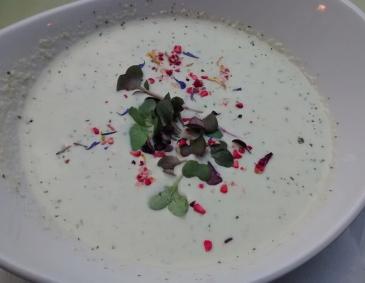 Gurkensuppe mit Topfen Gurkensuppe mit Topfen