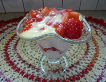 Topfen mit Erdbeeren Topfen mit Erdbeeren