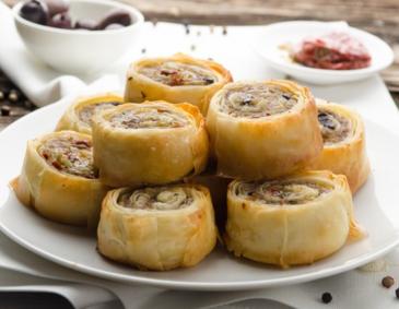 Strudelschnecken mit Faschiertem Strudelschnecken mit Faschiertem