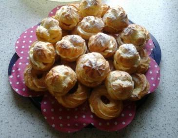 Vanillecreme-Früchte-Krapferl Vanillecreme-Früchte-Krapferl
