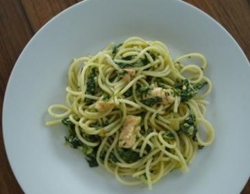 Spaghetti mit Lachs und Blattspinat Spaghetti mit Lachs und Blattspinat