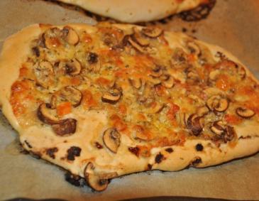 Tomatenfoccacia mit Champignons Tomatenfoccacia mit Champignons