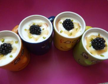 Obersjoghurt mit Brombeeren Obersjoghurt mit Brombeeren