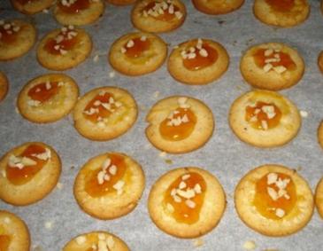 Marillen-Blättergebäck Marillen-Blättergebäck