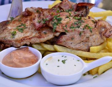 Herzhafter Grillteller Herzhafter Grillteller