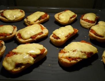 Schnelle Pizza-Brötchen Schnelle Pizza-Brötchen