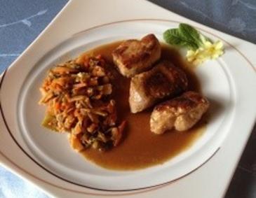 Schweinsfilet in Weinsauce mit Wok Gemüse Schweinsfilet in Weinsauce mit Wok Gemüse