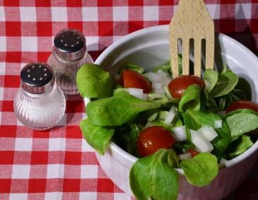 Vogerlsalat mit Paradeiser Vogerlsalat mit Paradeiser