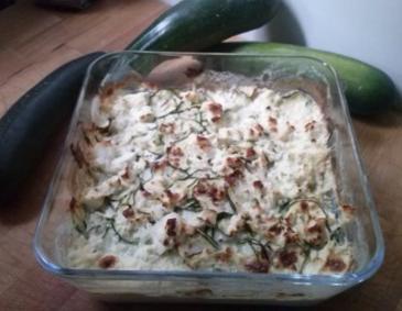 Schneller Zucchiniauflauf mit Feta Schneller Zucchiniauflauf mit Feta