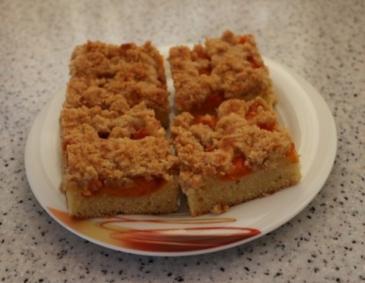 Marillen-Eierlikör-Kuchen Marillen-Eierlikör-Kuchen