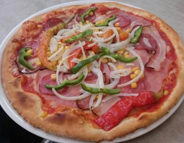 Pizza mit Pepperoni Pizza mit Pepperoni