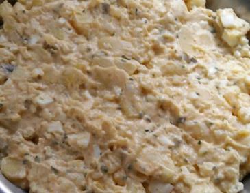 Kartoffelsalat mit selbstgemachter Mayonnaise Kartoffelsalat mit selbstgemachter Mayonnaise