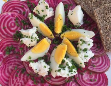 Rote Rüben Carpaccio mit Ziegenkäse Rote Rüben Carpaccio mit Ziegenkäse