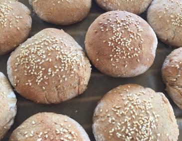 Vollkorn-Burgerbrötchen Vollkorn-Burgerbrötchen