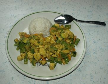 Curry-Gemüse-Huhn in Kokos-Erdnussmilch Curry-Gemüse-Huhn in Kokos-Erdnussmilch