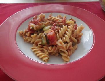 Pasta mit Zucchini-Tomaten-Sauce Pasta mit Zucchini-Tomaten-Sauce