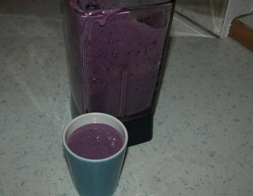 Brombeer-Bananenmilchshake Brombeer-Bananenmilchshake
