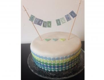Geburtstags-Biskuittorte mit Himbeer-Topfenfüllung Geburtstags-Biskuittorte mit Himbeer-Topfenfüllung