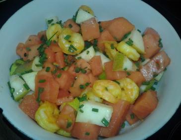 Wassermelonen-Birnen-Salat mit Garnelen Wassermelonen-Birnen-Salat mit Garnelen